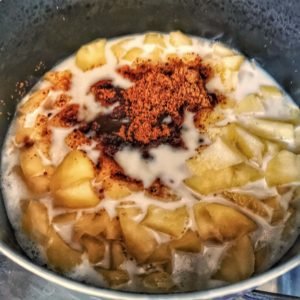 ajoutez le lait d'amande et le sucre
